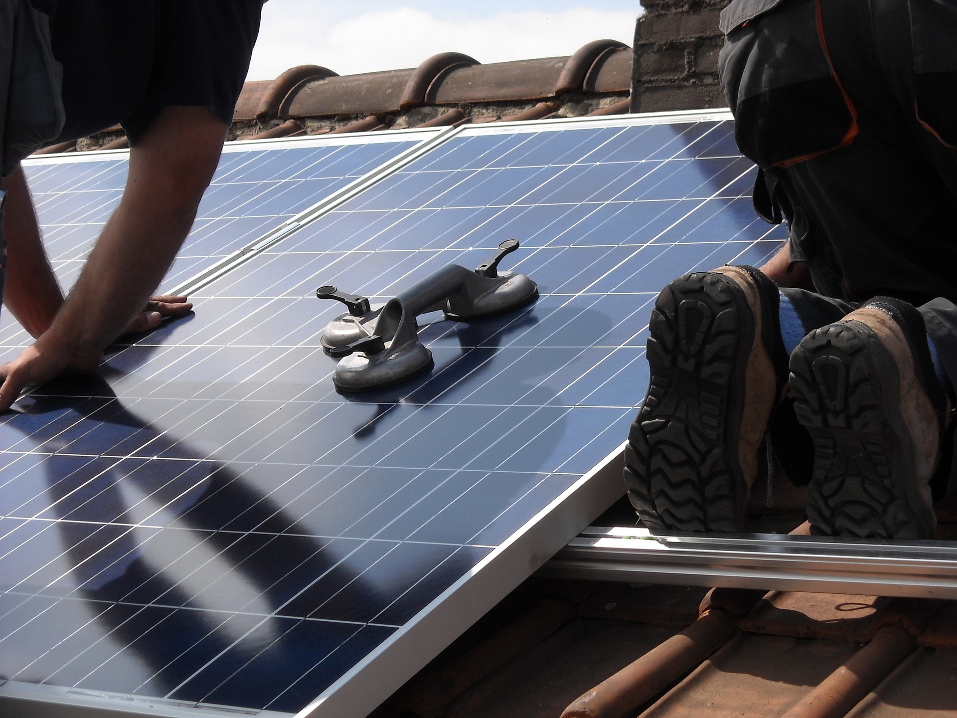 Une entreprise belge a déjà installé gratuitement des panneaux solaires sur 6.000 toits !