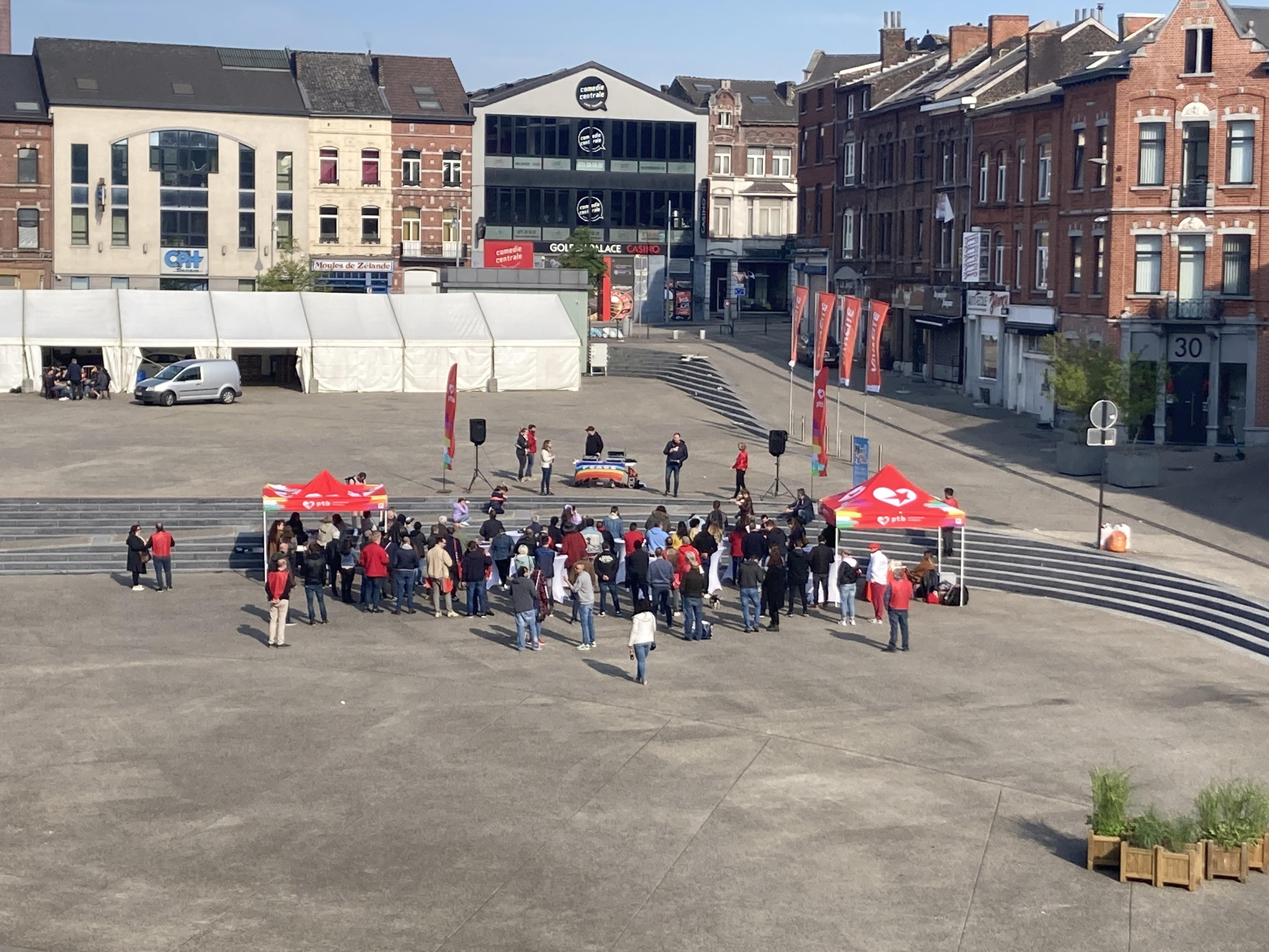 Rassemblement sur la Place de la Digue