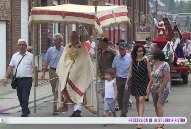 Procession de la St Jean à Piéton