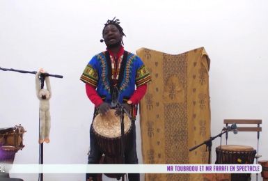 Thuin: Spectacle de Monsieur Toubabou et Monsieur Farafi pour la journée des droits de l'enfant