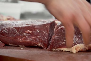 Beaumont : Biobeef, un nouvel atelier de découpe de viande certifié bio s'associe à une épicerie bio