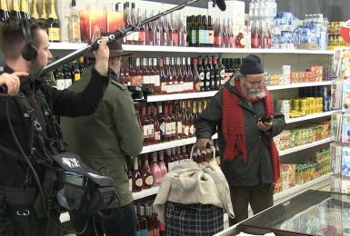 C Local - Roger Dierick SDF dans le film "Au croisement des trois chemins"