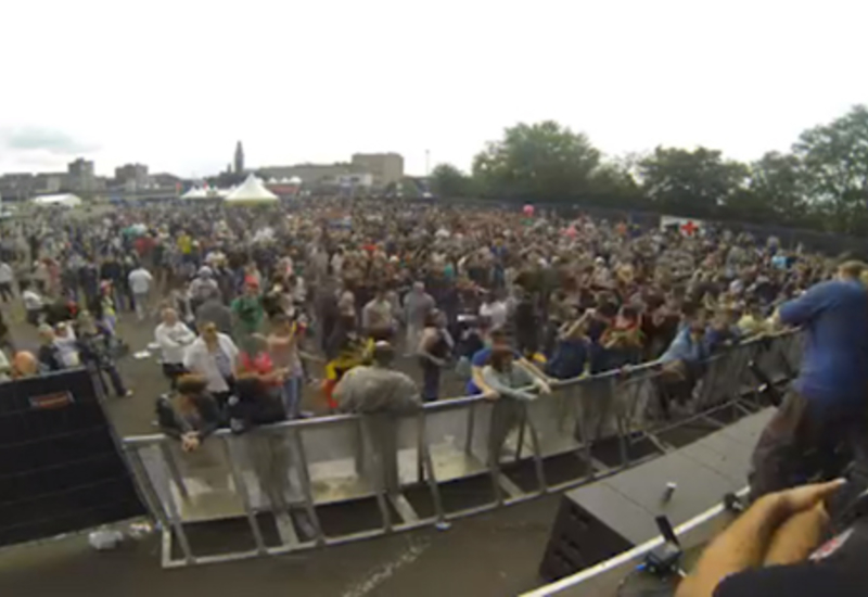 CITY PARADE : La foule sur le parking de Charleroi Expo