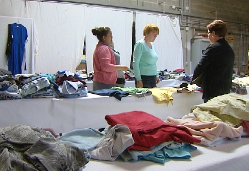 Déstockage à la boutique sociale de Tamines