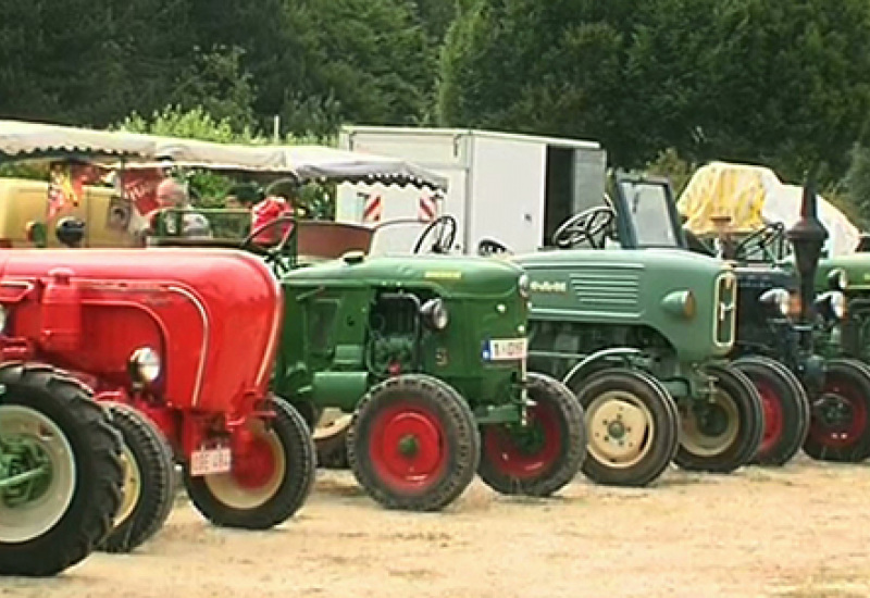 Concentration de vieux tracteurs à Godarville