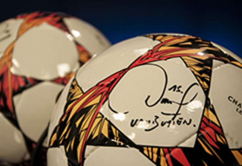 Remportez un ballon dédicacé par Daniel Van Buyten