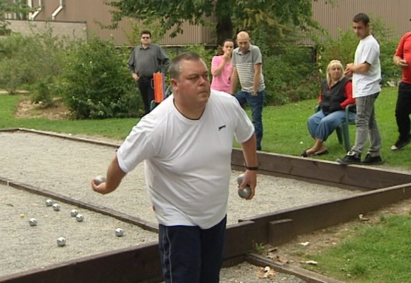 Il va tenter de jouer plus de 62h à la pétanque !