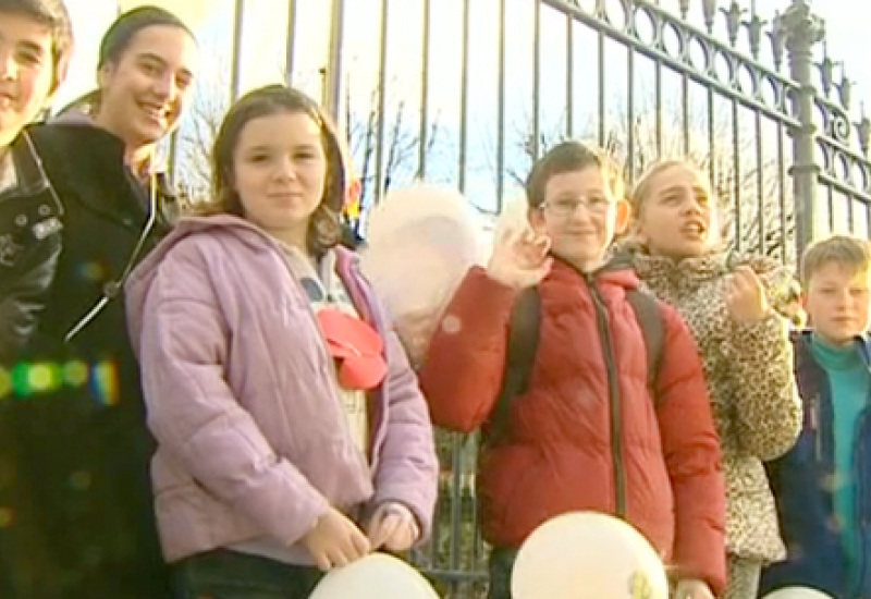 Lâcher de ballons symbolique à l'Athénée Solvay