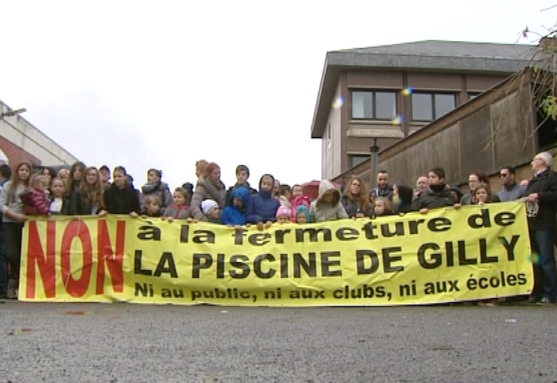 Plus de 250 personnes contre la fermeture de la piscine de Gilly !