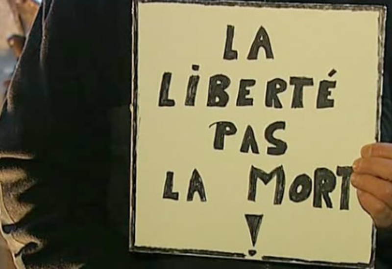 Charlie Hebdo : hommage sur la Grand-Place de Mons