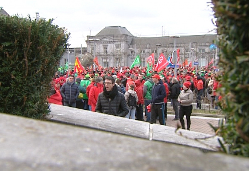 Rassemblement de la manifestation syndicale à la gare de Charleroi