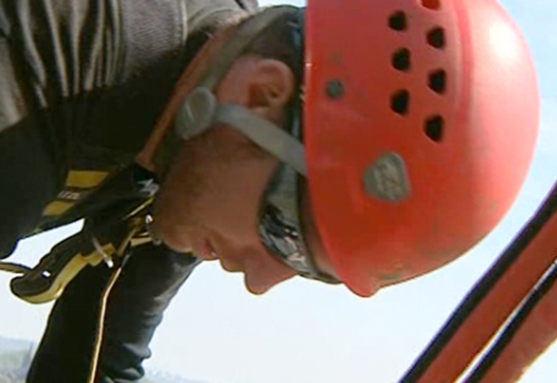 De véritables alpinistes pour nettoyer les vitres de la vigie de l'UT !