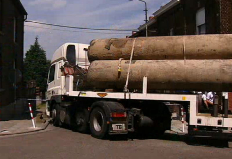 Un camion coincé rue de Loverval à Châtelet