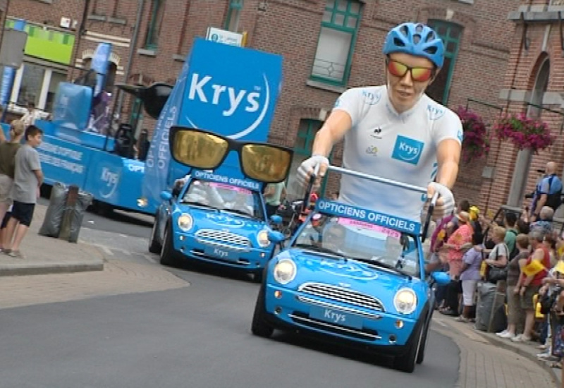 Tour de France : ambiance à Pont-à-Celles lors du passage de la caravane