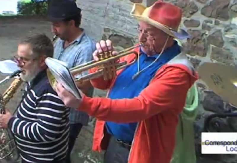 La fanfare Note G surprend un quatuor classique à Thuin