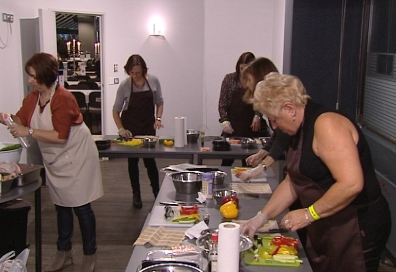 Un atelier cuisine en marge de la rencontre Sporting - Lokeren