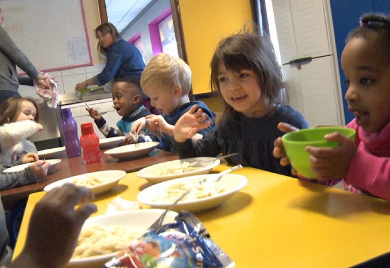 Une Education Presque Parfaite : l'école inclusive à l'heure des repas