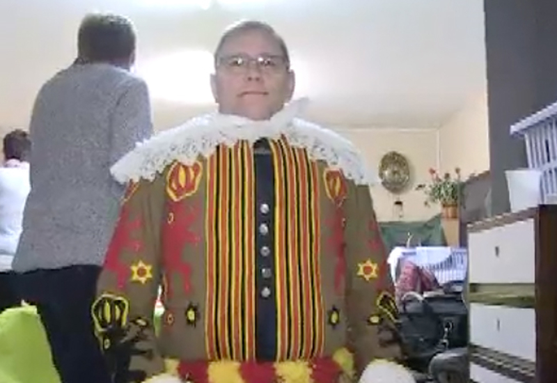 Les Gilles en pleine préparation pour la cavalcade de Fleurus