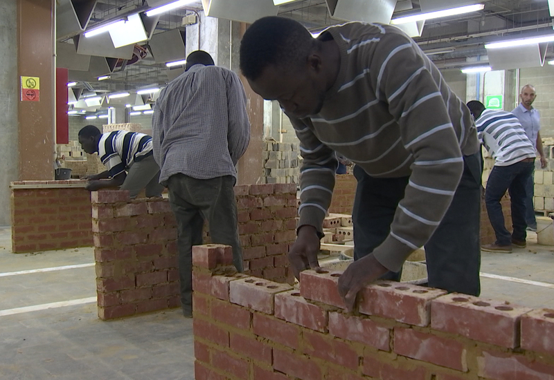 L'UT donne des formations inédites en construction à des demandeurs d'asile