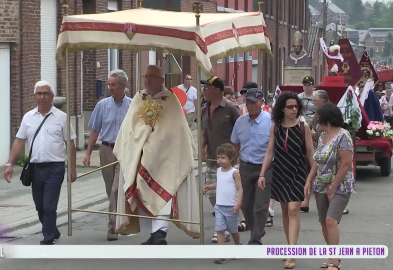 Procession de la St Jean à Piéton