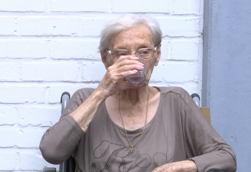 Canicule: boire beaucoup d’eau. Surtout pour les aînés