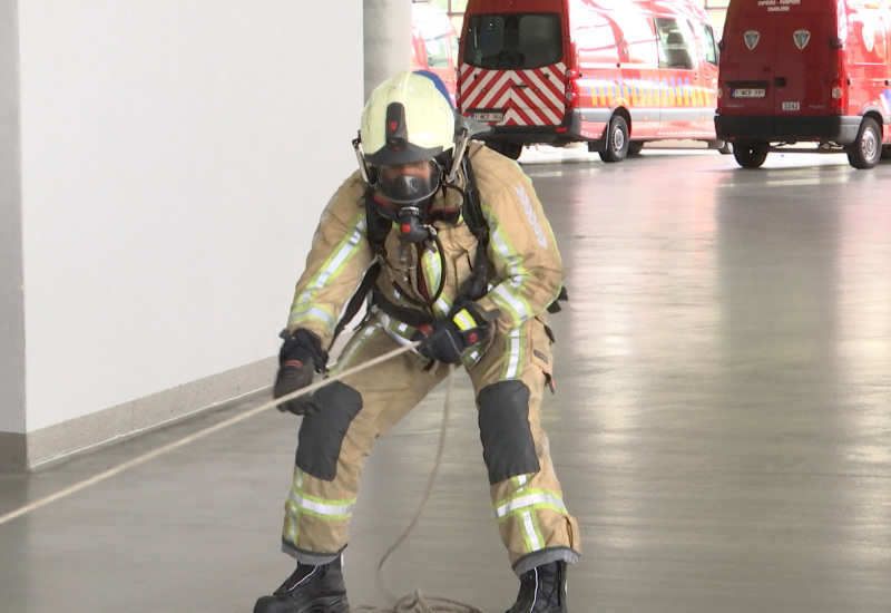 Le champion belge de boxe Ryad Merhy s'est entrainé chez les pompiers de Charleroi ce lundi