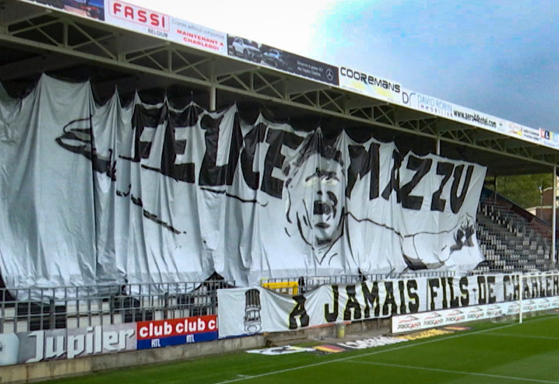 Ma vie de Zèbre: un "tifo en l'honneur du fils de Charleroi"