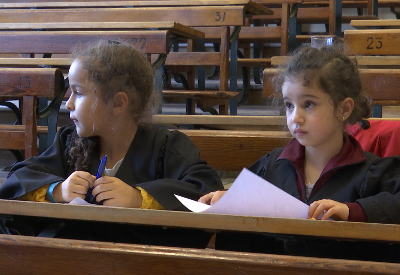 Les enfants rentrent à l'université! 