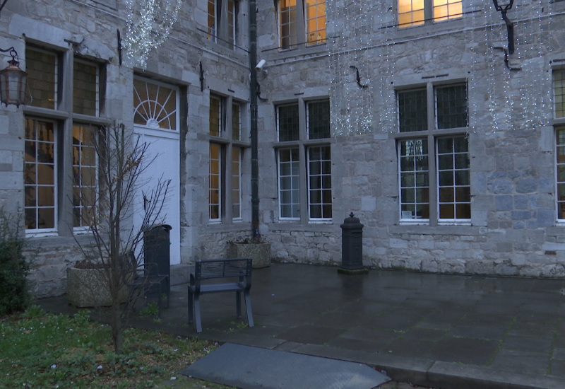 Un château comme administration communale. Fontaine, un gouffre financier. A Ham-sur-Heure, on rénove