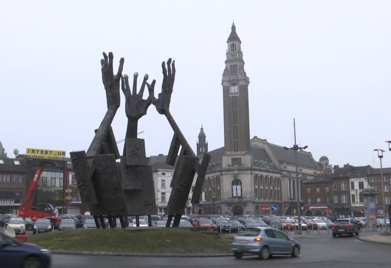 Charleroi : Martin Guyaux souhaite que ses "mains en bronze" soient déplacées sur la place de la Digue ou la place Verte !