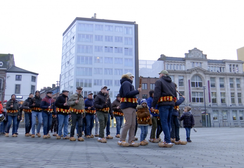 Charleroi : ambiance lors des soumonces en batterie avec les Récalcitrants