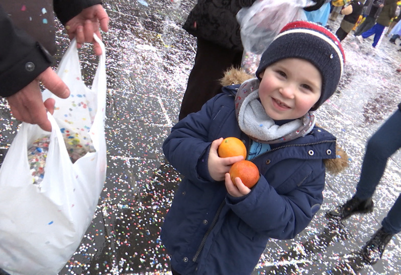 Anderlues : au carnaval des enfants, les lanceurs de confettis sont rois !