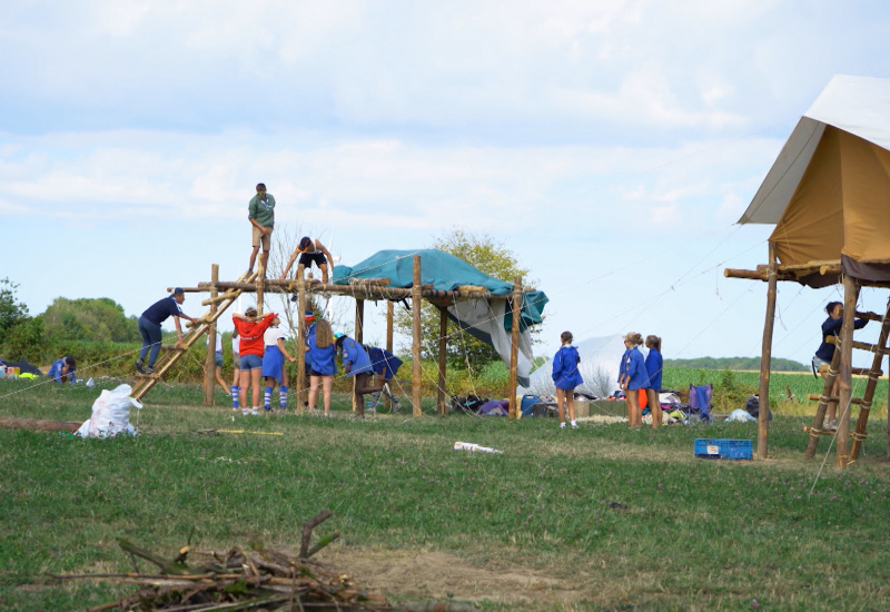 Les scouts s'activent pour organiser les camps au mieux 