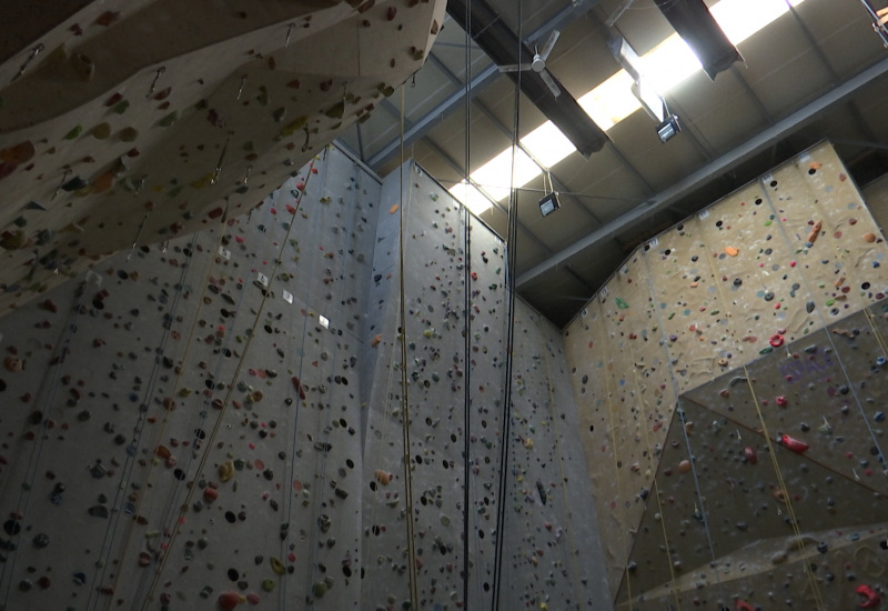 Les salles d'escalade au bord de la chute