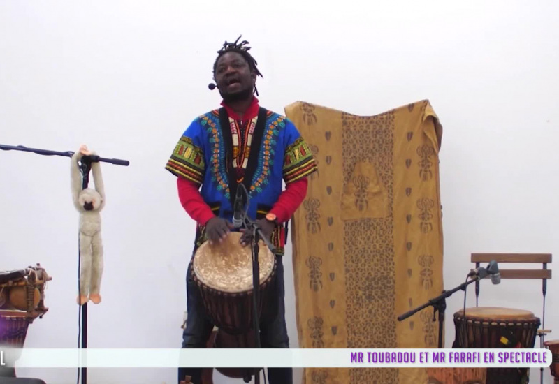 Thuin: Spectacle de Monsieur Toubabou et Monsieur Farafi pour la journée des droits de l'enfant