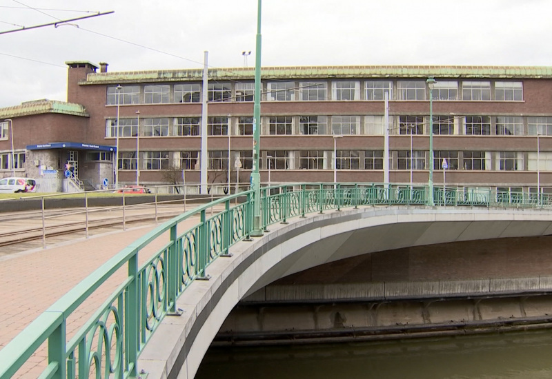 L’Hôtel des Chemins de Fer de Charleroi est à vendre: il faudra respecter son architecture