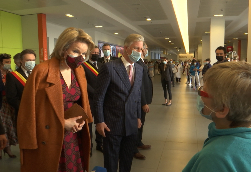 Philippe et Mathilde en visite à l'hôpital Marie Curie