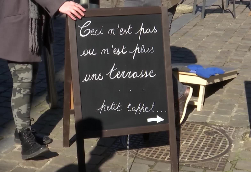 Thuin: Un cafetier transforme sa terrasse en musée d’exposition! 