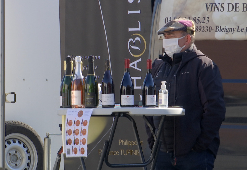 Aiseau-Presles: le salon du vin s'est tenu sur le parking de Sambrexpo