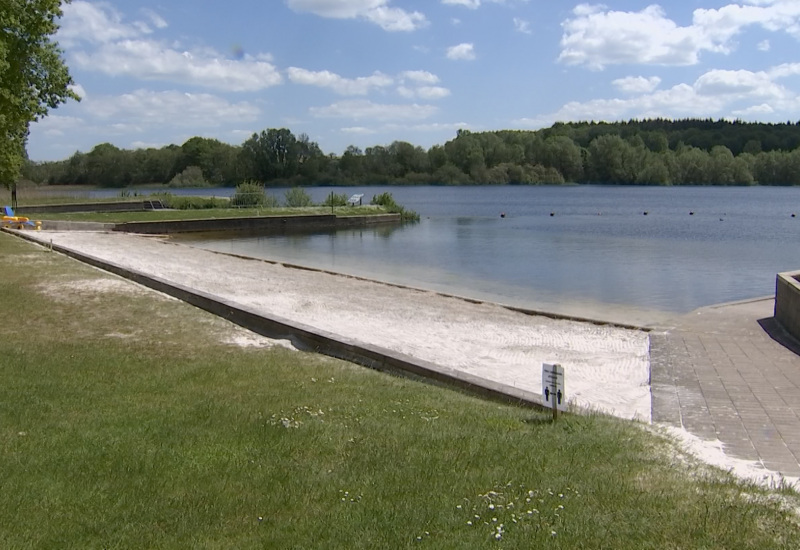 La ministre Tellier inaugure la zone de baignade du Lac de Bambois