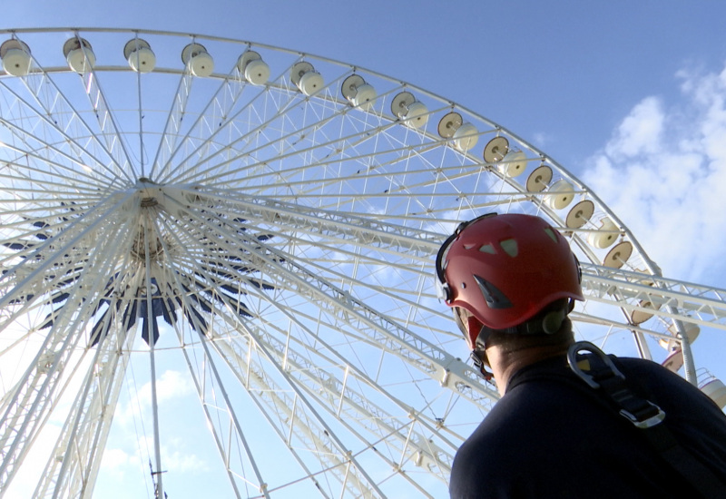 Des pompiers ont escaladé la Grand Roue de l’Eau d’Heure pour un exercice