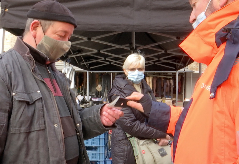 Le marché d'Auvelais, étape du Marathon de la propreté