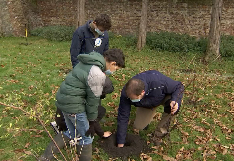 Gosselies: des ados repensent la nature en milieu urbain ! 