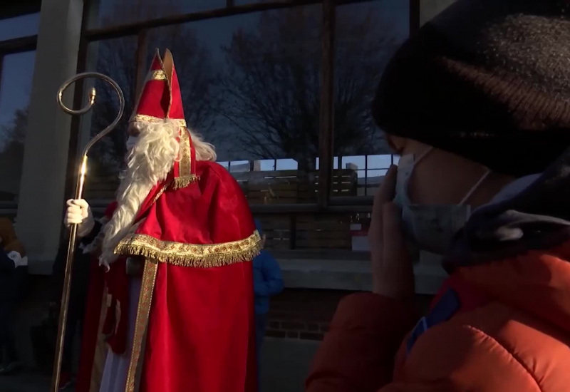 Saint Nicolas rend à nouveau visite aux élèves