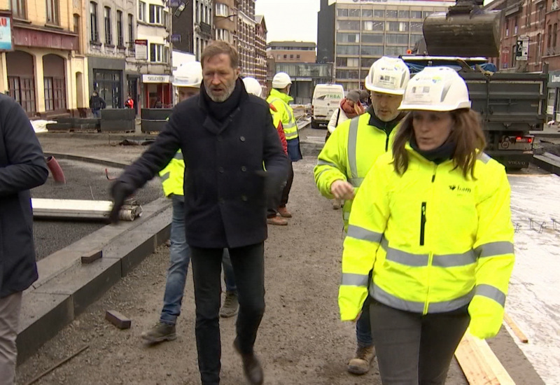 Paul Magnette visite les chantiers de la ville haute : « Ça avance bien ! »