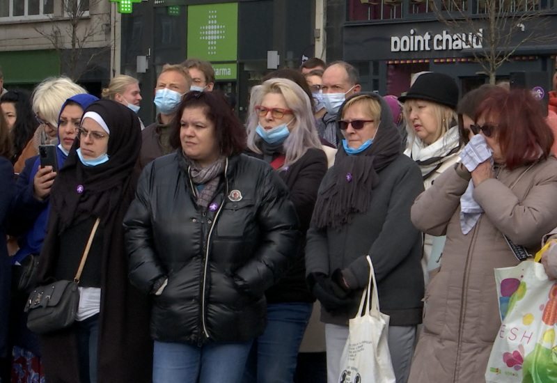 Hommage aux victimes de féminicides sur la Place Verte à Charleroi