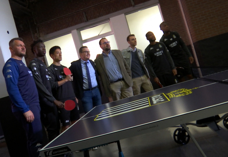 Les joueurs du Sporting s'essayent au ping-pong 