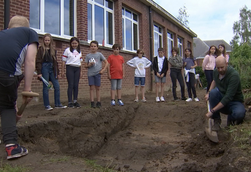 Aménagement d'une mare à l'école de Biercée