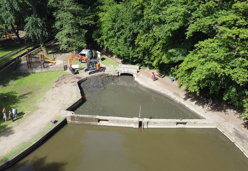 Loverval : grande opération de curage du bassin de décantation du Centre de Délassement