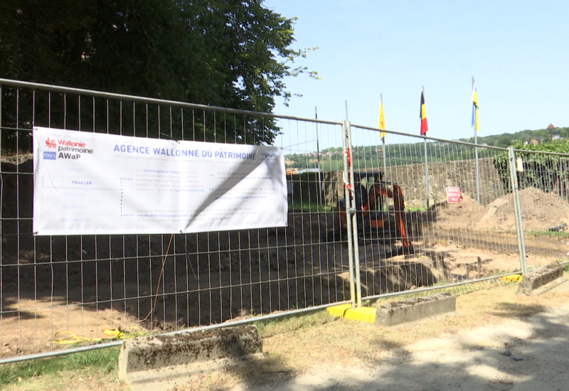 Thuin: découverte d'une fontaine du 19e Siècle dans le parc de l'Hôtel de Ville